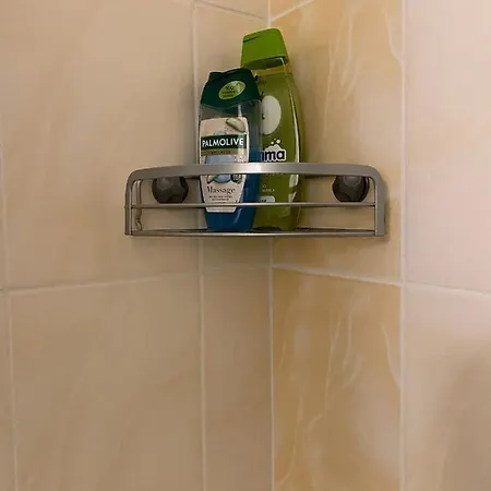 Quiet In The Town Center With Pool Apartman